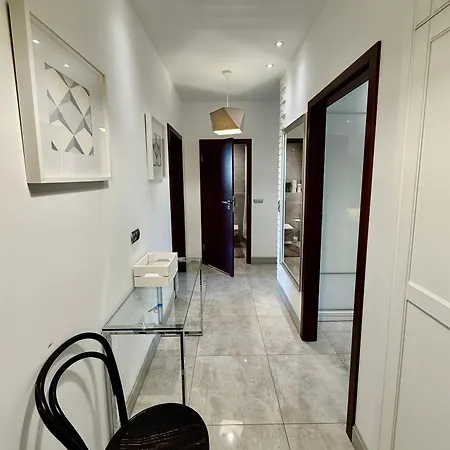 Class Metro Fast Wifi 100 Mbs 70'tv Netflix Hbo Max Disney+ Appletv+ * Warschau