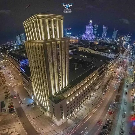 Class Metro Fast Wifi 100 Mbs 70'tv Netflix Hbo Max Disney+ Appletv+ Warschau