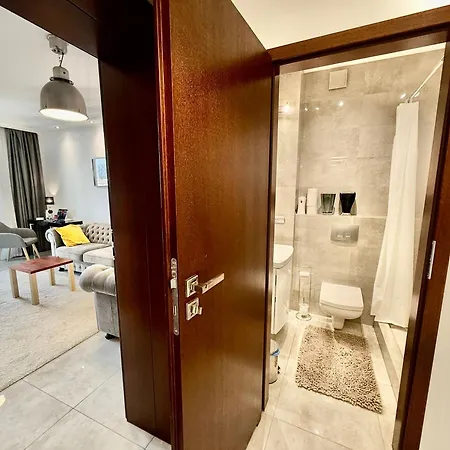 Class Metro Fast Wifi 100 Mbs 70'tv Netflix Hbo Max Disney+ Appletv+ Warschau