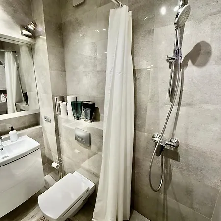 Class Metro Fast Wifi 100 Mbs 70'tv Netflix Hbo Max Disney+ Appletv+ Apartment Warsaw