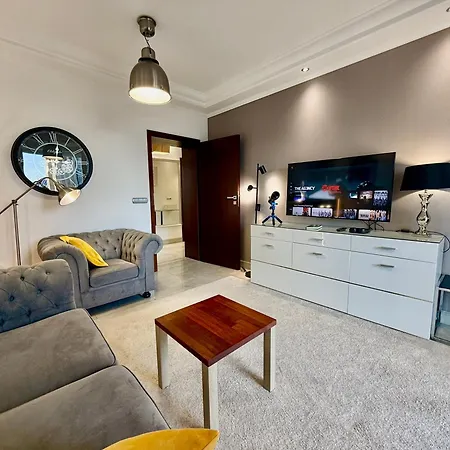 Class Metro Fast Wifi 100 Mbs 70’tv Netflix Hbo Max Disney+ Appletv+ Varsovia