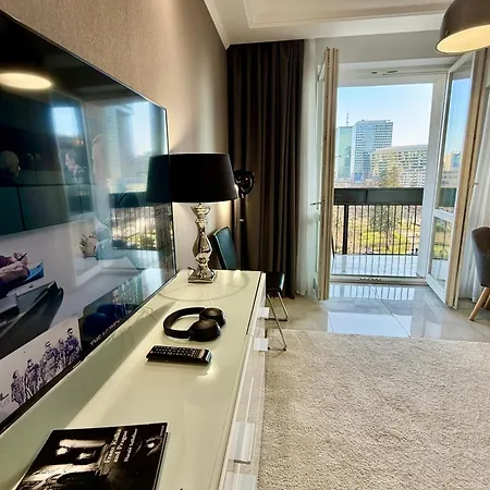 Class Metro Fast Wifi 100 Mbs 70'tv Netflix Hbo Max Disney+ Appletv+ Warsaw