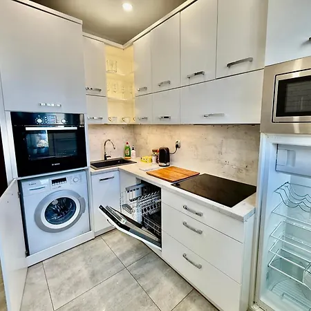 Apartment Class Metro Fast Wifi 100 Mbs 70'tv Netflix Hbo Max Disney+ Appletv+ Warsaw