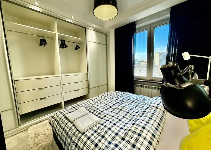 Class Metro Fast Wifi 100 Mbs 70'tv Netflix Hbo Max Disney+ Appletv+ Apartment Warsaw