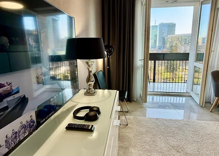 Class Metro Fast Wifi 100 Mbs 70'tv Netflix Hbo Max Disney+ Appletv+ Warsaw