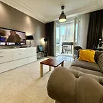 Class Metro Fast Wifi 100 Mbs 70'tv Netflix Hbo Max Disney+ Appletv+