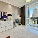 Class Metro Fast Wifi 100 Mbs 70'tv Netflix Hbo Max Disney+ Appletv+ * وارسو
